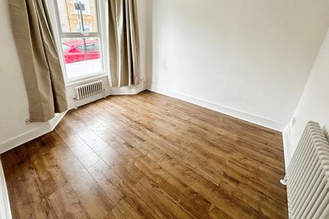 2 bedroom terraced house to rent, Herbert Street, London E13