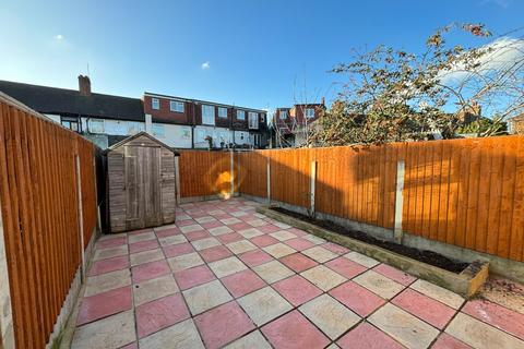 3 bedroom terraced house to rent, Denbigh Road, London E6