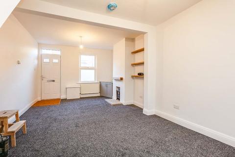 3 bedroom terraced house to rent, Station Road, Gravesend DA13