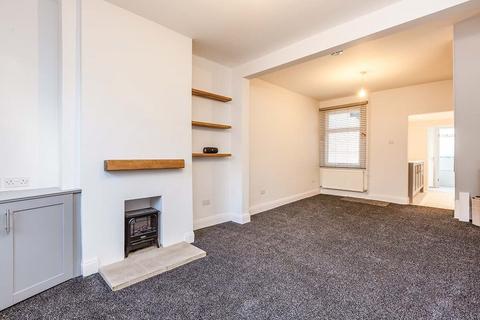 3 bedroom terraced house to rent, Station Road, Gravesend DA13