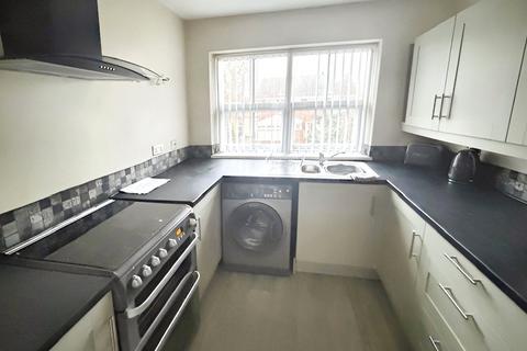 2 bedroom flat to rent, Gainsborough Drive, Staffordshire WV6