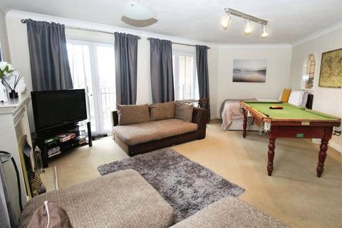 2 bedroom flat to rent, The Dell, Southampton SO15