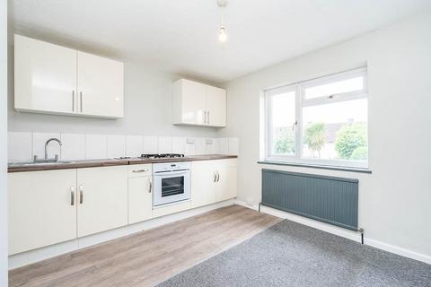 2 bedroom flat to rent, Kendal Avenue, Southampton SO16