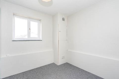 2 bedroom flat to rent, Kendal Avenue, Southampton SO16