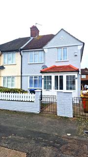 3 bedroom semi-detached house to rent, Croydon CR0