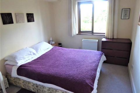 1 bedroom flat to rent, bed. F. Boundary Court, Canterbury, Kent, CT1