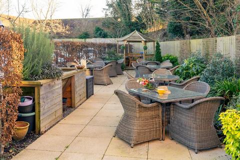 1 bedroom retirement property for sale, Apartment 8 at Albert Court 345 Reading Road, Henley-on-Thames RG9
