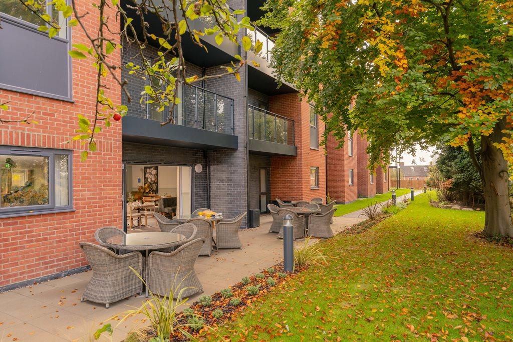 Stowe Place, Lichfield   Communal Patio