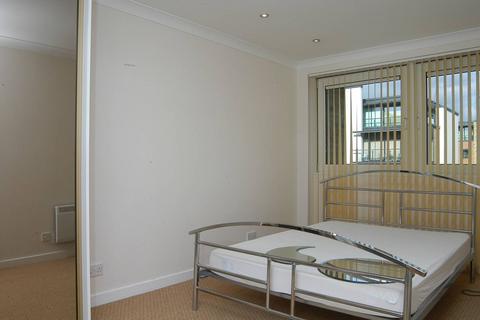 3 bedroom flat to rent, Boardwalk Place, Canary Wharf, London, E14