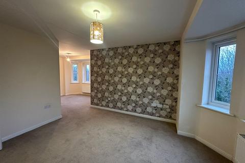 2 bedroom apartment to rent, Quarry Close, Gravesend, Kent, DA11