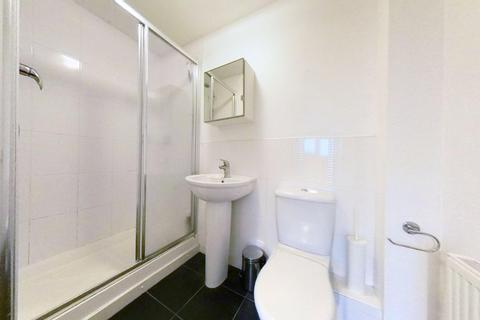 2 bedroom flat to rent, Avenuepark Street, Glasgow, G20