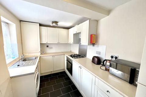 3 bedroom terraced house to rent, St. Ives Road, Manchester, M14 5NH