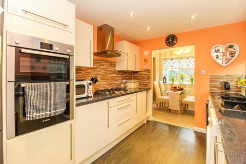 3 bedroom detached house for sale, Lennox Drive, Wakefield WF2