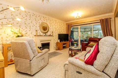 3 bedroom detached house for sale, Lennox Drive, Wakefield WF2