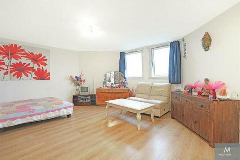 Studio for sale, Tamar Square, Woodford Green, IG8 0EB