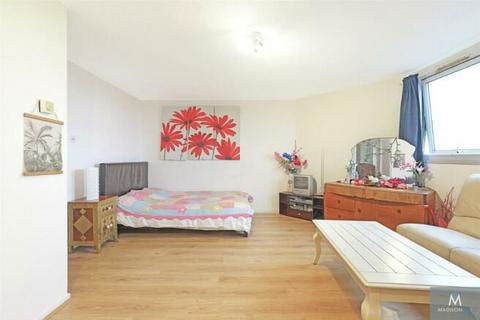 90 Tamar Square, Woodford Green, IG8 0EB