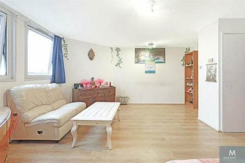 90 Tamar Square, Woodford Green, IG8 0EB
