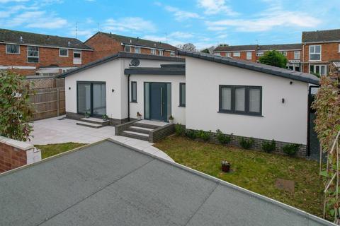 2 bedroom detached bungalow for sale, Duttons Close, Snitterfield, Stratford-Upon-Avon