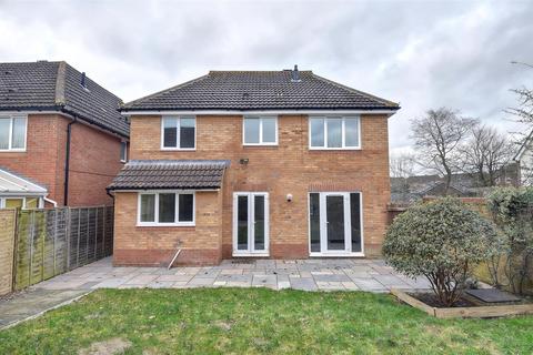 4 bedroom detached house to rent, Abbott Way, Tenterden