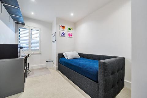 Apartment 4, Farmview Apartments, 143 Hayes Lane, Bromley, BR2 9EQ