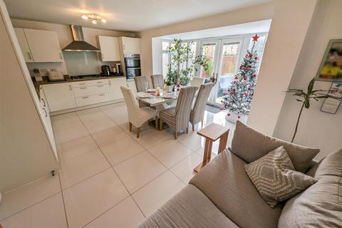 15 Arnold Drive, Corby, NN17 5FY