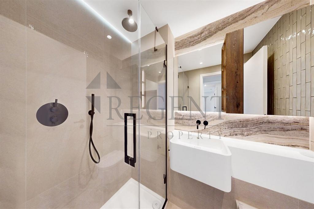 Main ensuite