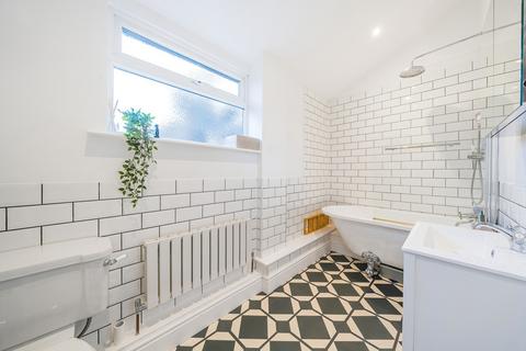 3 bedroom end of terrace house for sale, Coleraine Road, London