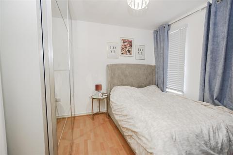 8 Samas Way, Crayford, Dartford, DA1 4FP