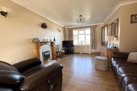 3 bedroom semi-detached house for sale, Lidgett Lane, Skelmanthorpe, Huddersfield HD8 9AQ