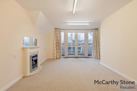 2 bedroom apartment for sale, Farringford Court, Avenue Road, Lymington, Hampshire, SO41 9PA