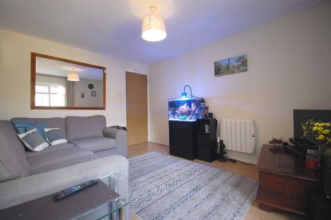 2 bedroom semi-detached bungalow to rent, Rabournmead Drive, Northolt UB5