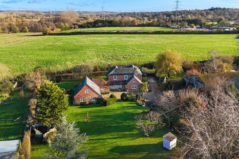 4 bedroom detached house for sale, Foxes Lane, Romsey SO51