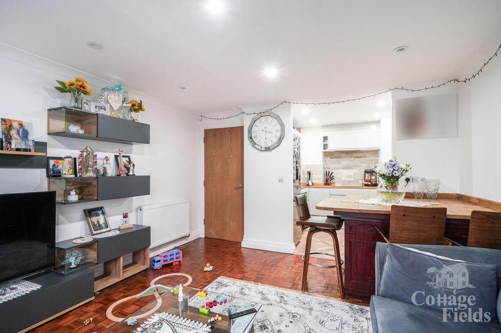 Flat 13, Geary Court - l2bh Lm Uvpk2 U2ix R8x3m.jpg