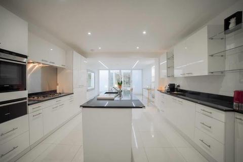 4 bedroom mews to rent, Boyne Terrace Mews, Holland Park, London, W11