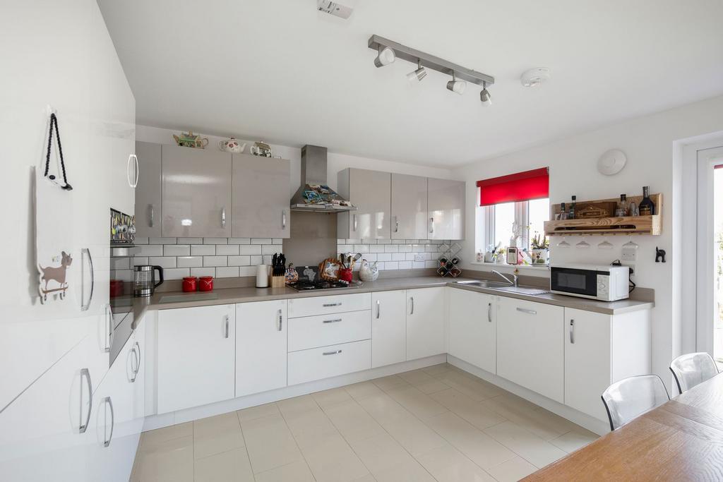 Fitted Kitchen/Breakfast Room