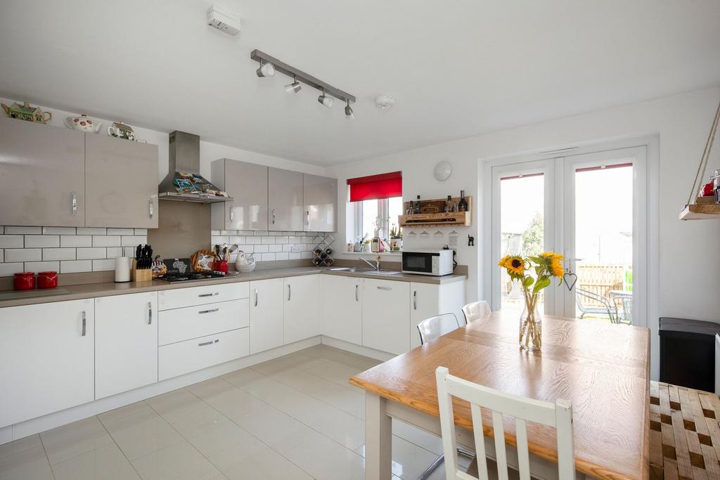 Fitted Kitchen/Breakfast Room