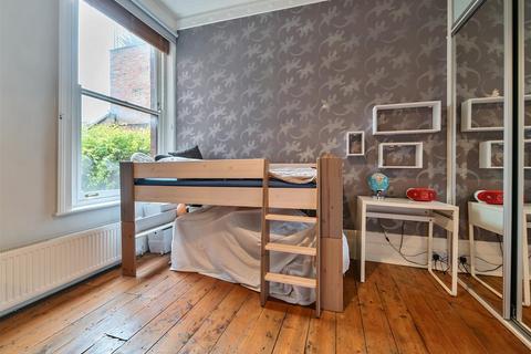 2 bedroom flat for sale, Dean Road, London, NW2