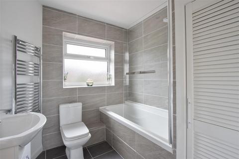 11 Sandringham Close, Calow, Chesterfield, S44 5TY
