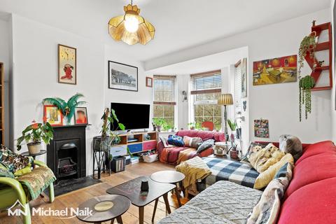 3 bedroom flat for sale, Stoke Newington Church Street, London N16