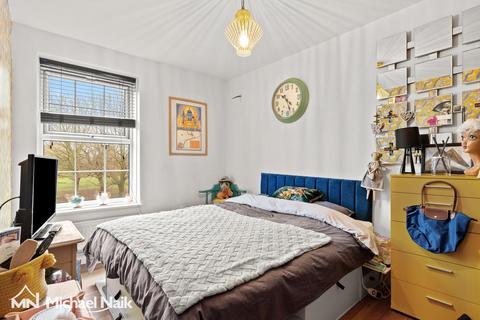 3 bedroom flat for sale, Stoke Newington Church Street, London N16