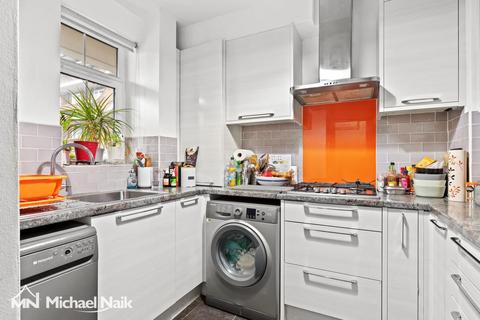 3 bedroom flat for sale, Stoke Newington Church Street, London N16