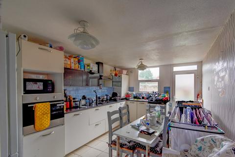 3 bedroom terraced house to rent, Yardley Close, Oldbury, West Midlands, B68