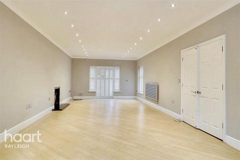 5 bedroom detached house to rent, Wood Avenue, Hockley