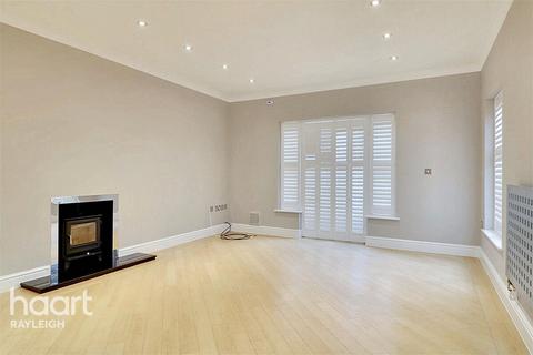 5 bedroom detached house to rent, Wood Avenue, Hockley