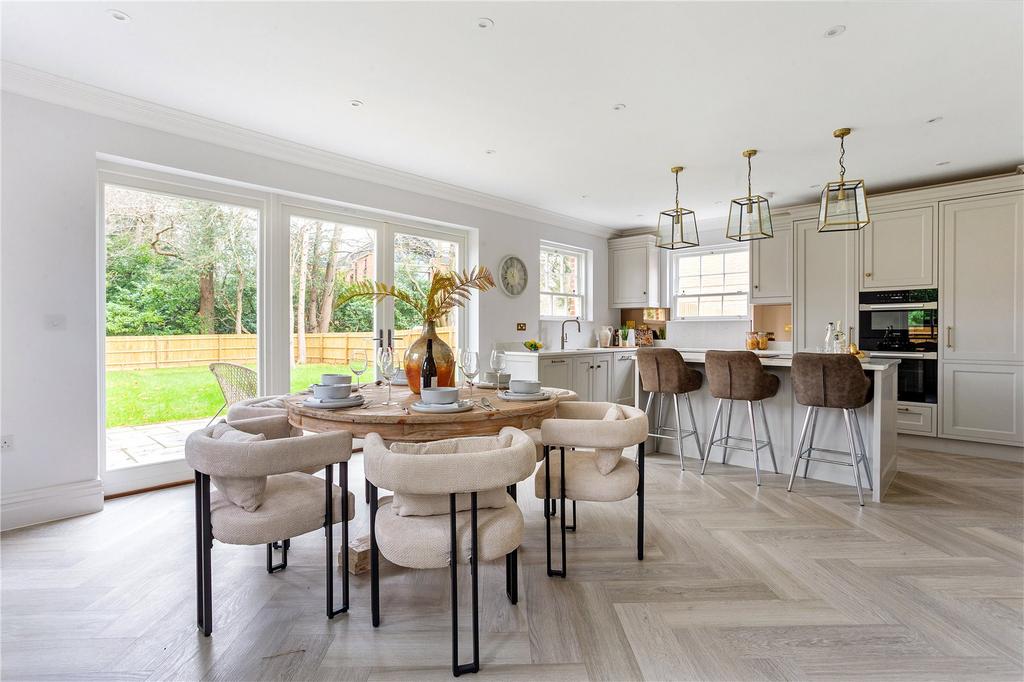 Kitchen/Dining Area