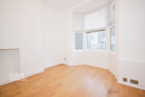 Studio to rent, Lower Rock Gardens Brighton BN2