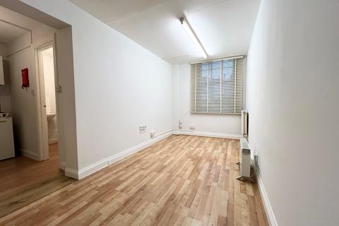 Studio to rent, Latymer Road, Edmonton, N9