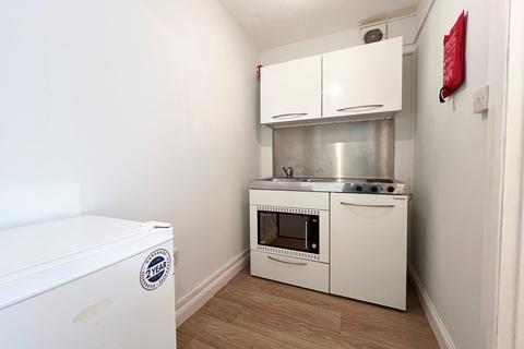 Studio to rent, Latymer Road, Edmonton, N9