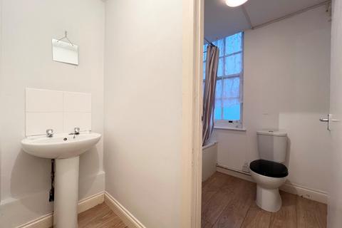 Studio to rent, Latymer Road, Edmonton, N9