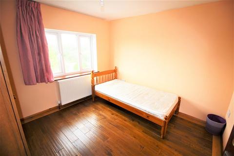 4 bedroom terraced house to rent, Overton Road, London E10